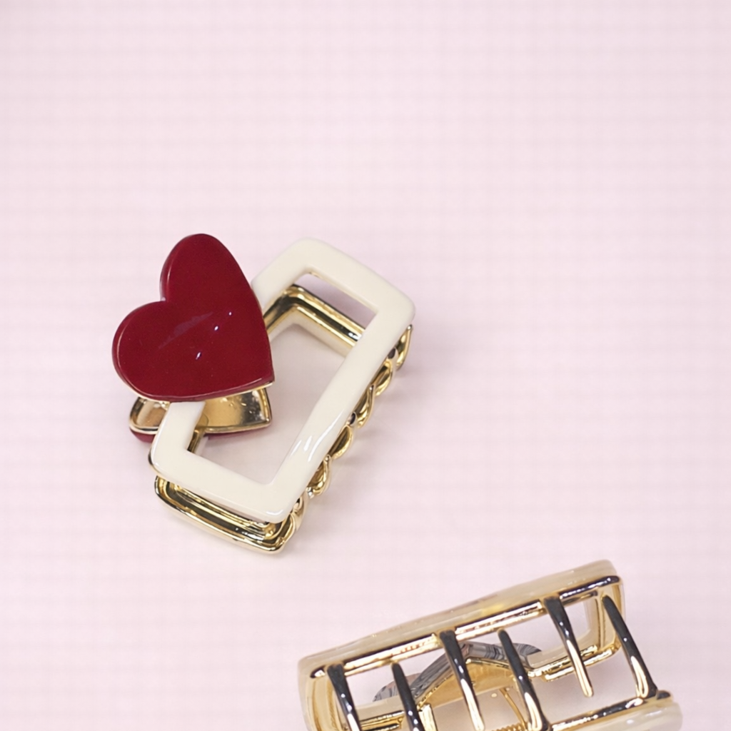 Skřipec do vlasů LOVE SQUARE – krémový s červeným srdcem3